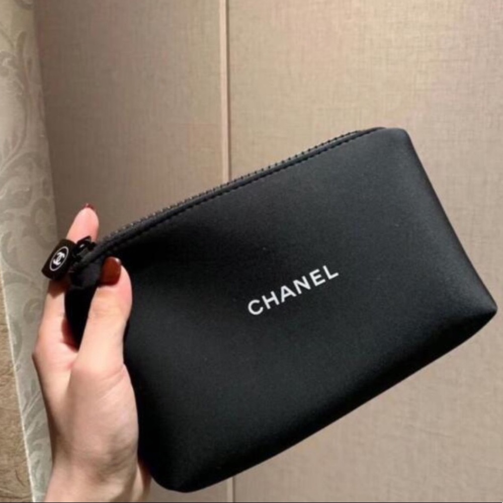 NEW*Bundle*CHANEL Cosmetic Bag +Decor Table Book! - Picture 13 of 16